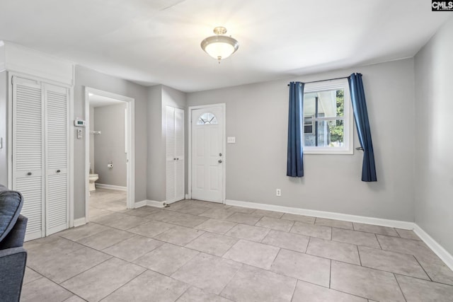 entrance foyer featuring light tile patterned floors and baseboards