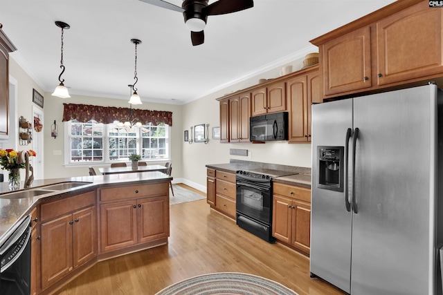 kitchen with ceiling fan, a sink, black appliances, light wood-style floors, and crown molding