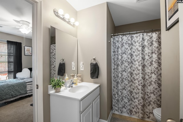 bathroom featuring a shower with curtain, toilet, ceiling fan, and vanity