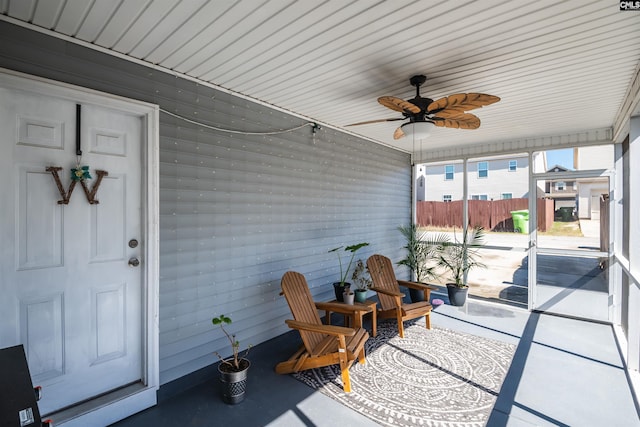 sunroom / solarium with a ceiling fan