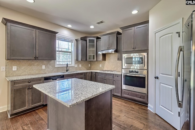 kitchen with dark wood-style floors, visible vents, appliances with stainless steel finishes, and a sink