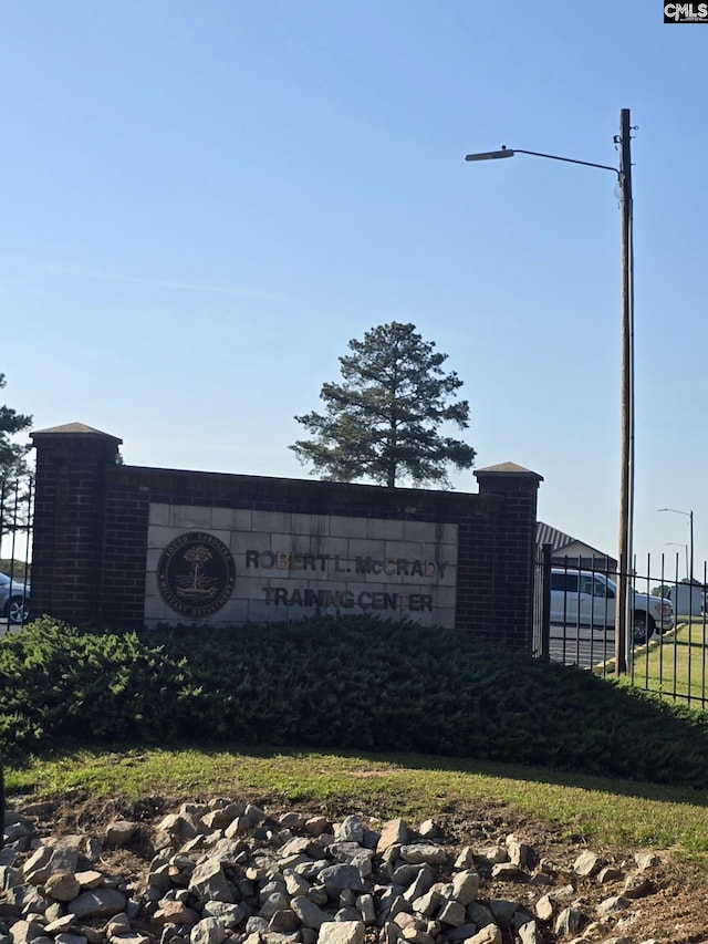 view of community / neighborhood sign