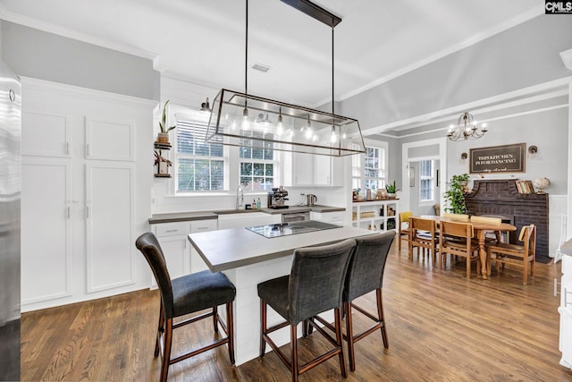 dining room featuring dark wood finished floors, crown molding, a notable chandelier, and visible vents