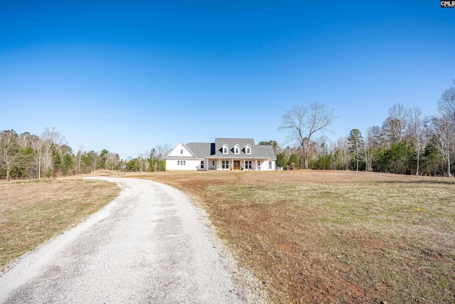 view of front of property featuring a front lawn and driveway