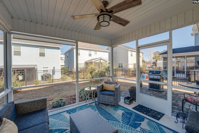 sunroom / solarium with ceiling fan