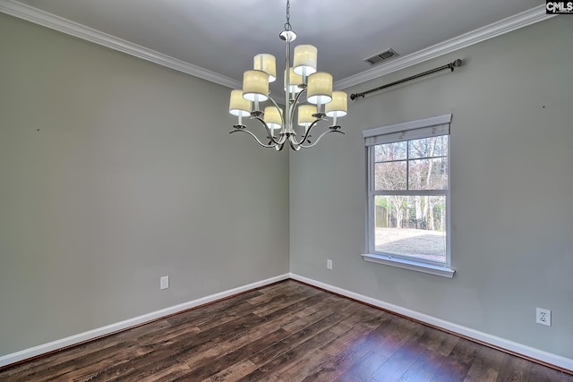 unfurnished room featuring dark wood-style floors, baseboards, visible vents, crown molding, and a chandelier