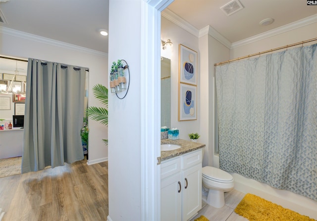 full bathroom featuring visible vents, shower / bathtub combination with curtain, toilet, crown molding, and vanity