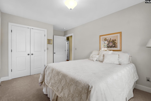 bedroom with baseboards, a closet, and carpet floors