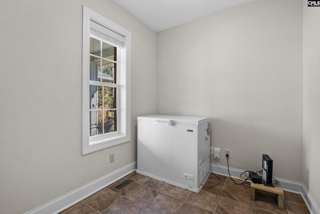 clothes washing area featuring visible vents and baseboards