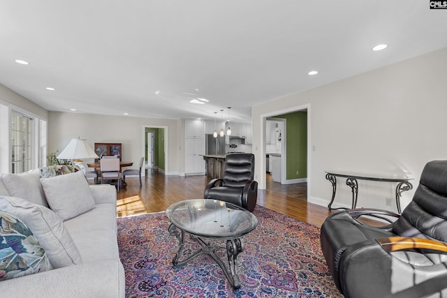 living area featuring recessed lighting, dark wood-style floors, and baseboards