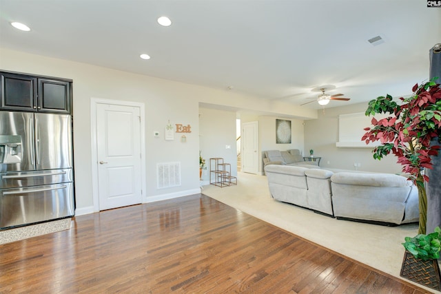 living area with visible vents, baseboards, ceiling fan, hardwood / wood-style floors, and recessed lighting