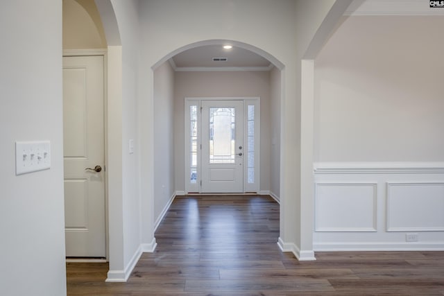 entryway featuring visible vents, baseboards, dark wood finished floors, and crown molding