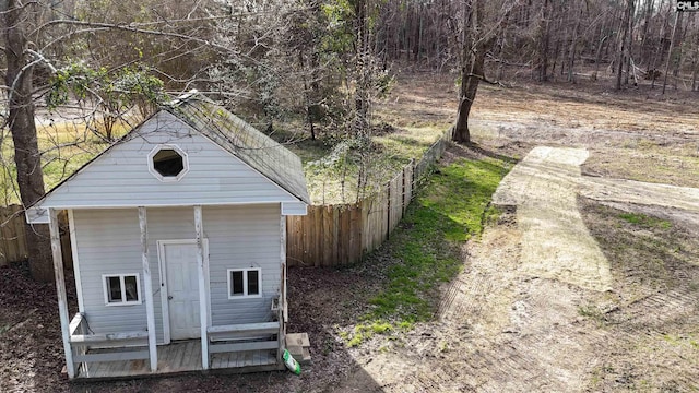 view of yard with an outdoor structure, a storage unit, and fence