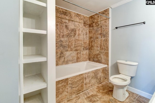 full bathroom with toilet, tiled shower / bath, and baseboards