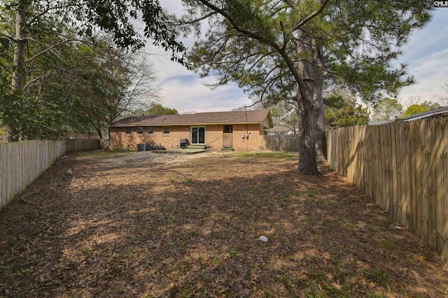 view of yard featuring a fenced backyard