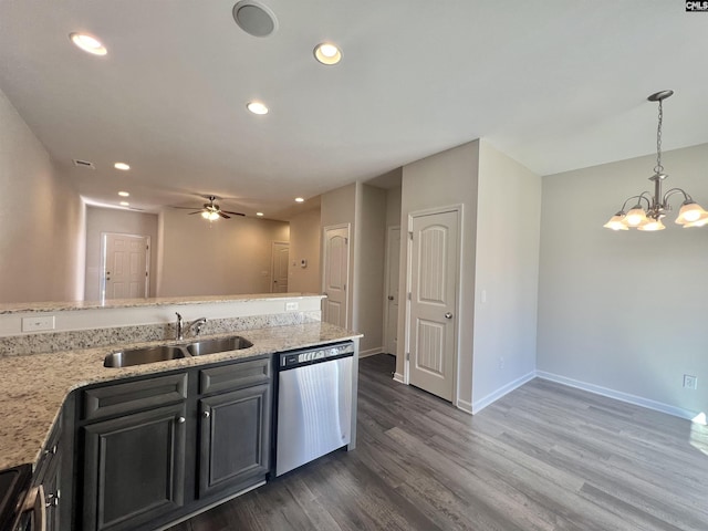 kitchen featuring baseboards, a sink, stainless steel appliances, dark wood-type flooring, and ceiling fan with notable chandelier