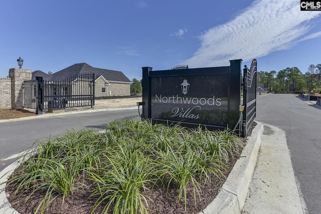 view of community / neighborhood sign