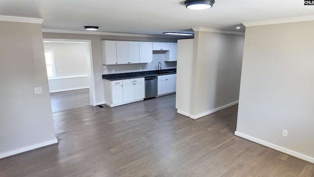 kitchen with ornamental molding, a sink, dark countertops, dark wood-style floors, and dishwasher