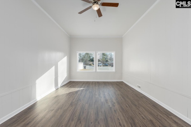 empty room with ceiling fan, baseboards, dark wood-style flooring, and ornamental molding