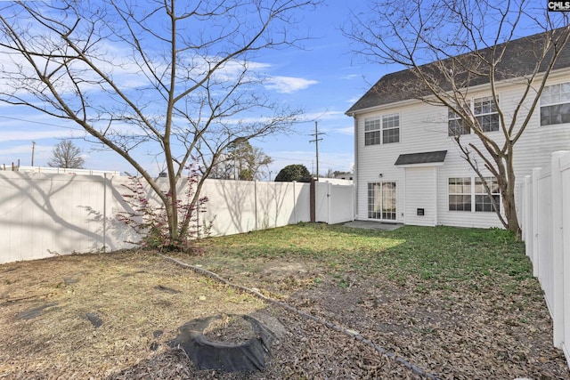 view of yard featuring a fenced backyard