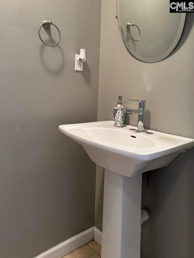 bathroom with tile patterned flooring and baseboards