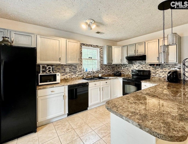 kitchen with visible vents, a sink, black appliances, under cabinet range hood, and backsplash