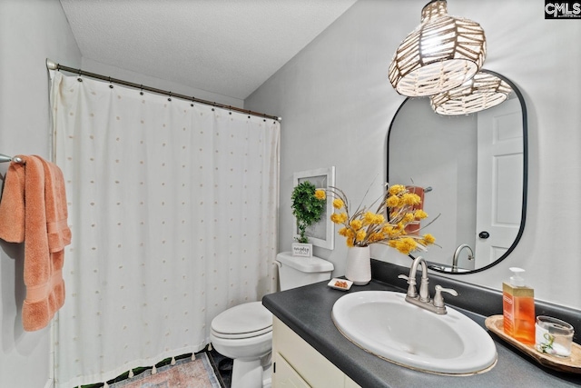 164 Carriageton Dr, Orangeburg, SC 29115 - full bath featuring curtained shower, toilet, vanity, and a textured ceiling