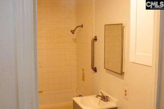 212/210 Nash Rd, Bishopville, SC 29010 - full bathroom featuring a sink and shower / bathtub combination