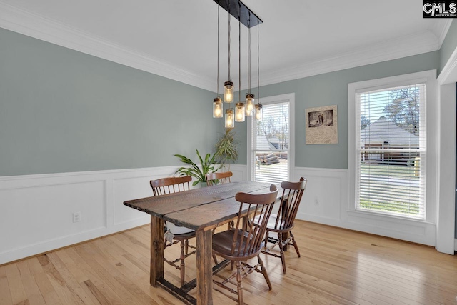 538 Wateroak Trl, Chapin, SC 29036 - dining area featuring light wood finished floors, wainscoting, and crown molding