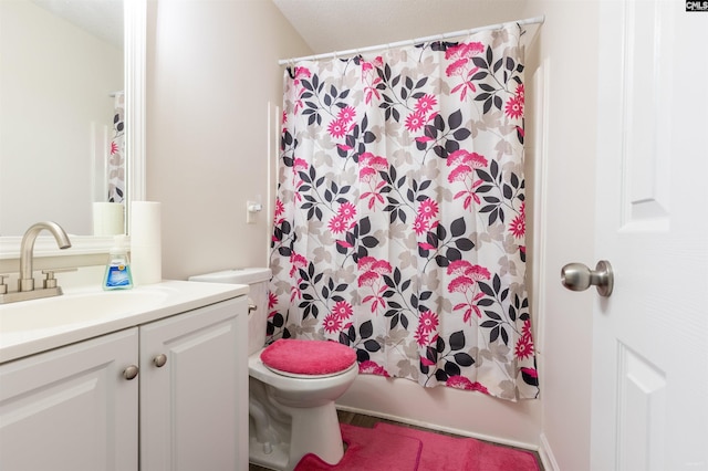 full bathroom with toilet, vanity, and shower / bath combo
