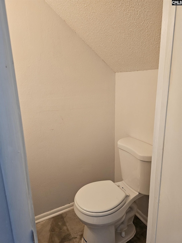 320 Cambout St, Columbia, SC 29210 - bathroom featuring vaulted ceiling, baseboards, a textured ceiling, and toilet
