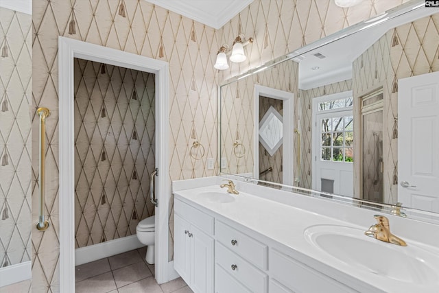 full bath with a sink, baseboards, wallpapered walls, and toilet
