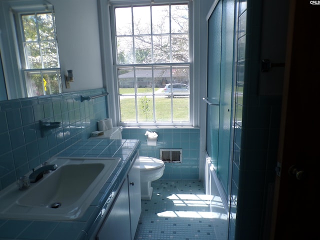 302 Baskin Ave, Bishopville, SC 29010 - bathroom featuring a wealth of natural light, visible vents, toilet, and vanity