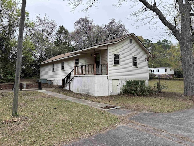 view of front of property with a front yard and a porch