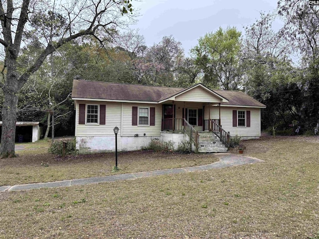 ranch-style home with a front yard