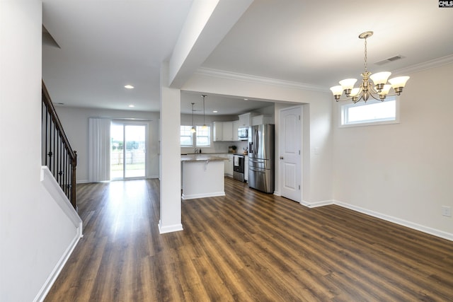 kitchen with open floor plan, stainless steel appliances, baseboards, dark wood-style floors, and visible vents