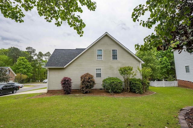 124 Pond Edge Ln, Chapin, SC 29036 - view of side of home featuring a shingled roof, fence, and a lawn