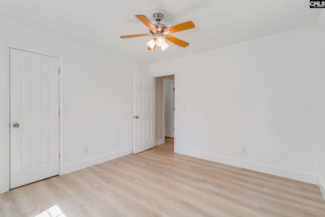 unfurnished bedroom featuring a ceiling fan, light wood finished floors, baseboards, and ornamental molding
