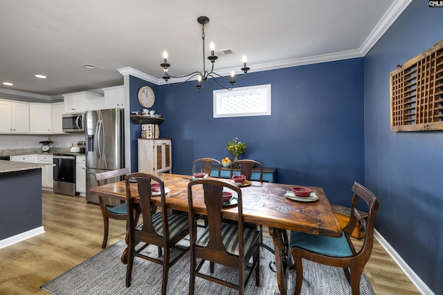 dining area featuring an inviting chandelier, ornamental molding, recessed lighting, light wood-style floors, and visible vents