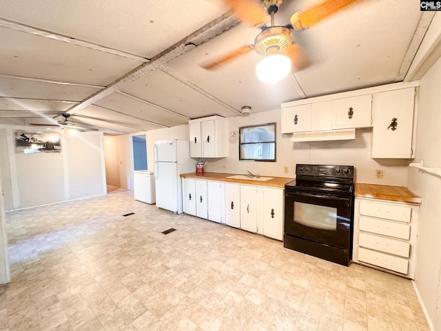 kitchen featuring a sink, freestanding refrigerator, a ceiling fan, black electric range, and light floors