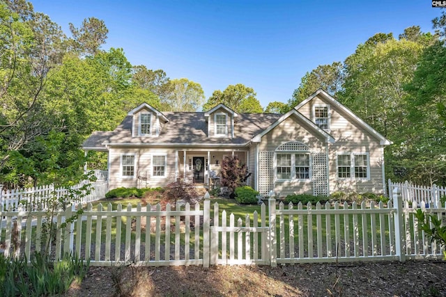 107 Turkey Ridge Ln, Lugoff, SC 29078 - view of front facade with a fenced front yard and covered porch