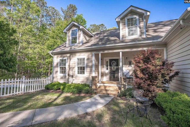 107 Turkey Ridge Ln, Lugoff, SC 29078 - view of front facade with fence and a porch