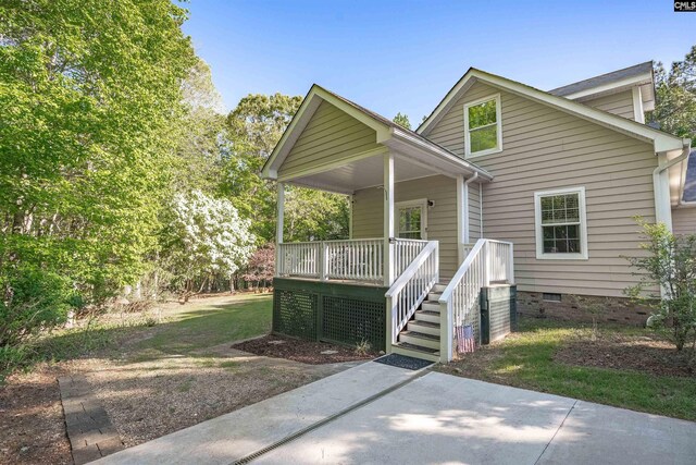 107 Turkey Ridge Ln, Lugoff, SC 29078 - bungalow-style home with crawl space and a front lawn