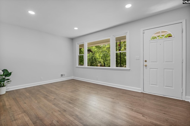 foyer featuring recessed lighting, wood finished floors, visible vents, and baseboards