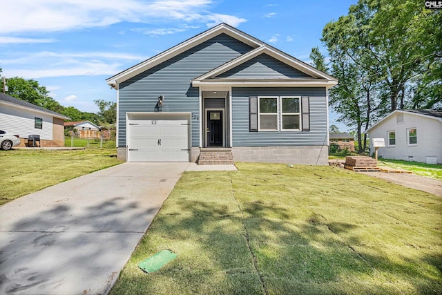view of front facade with driveway and a front yard