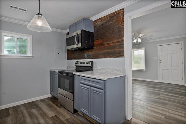 kitchen featuring stainless steel appliances, ceiling fan, gray cabinetry, visible vents, and dark wood-type flooring