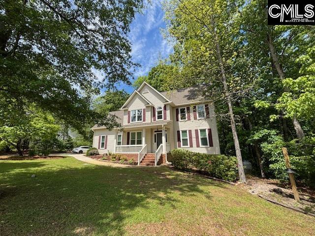 view of front of home featuring a front lawn