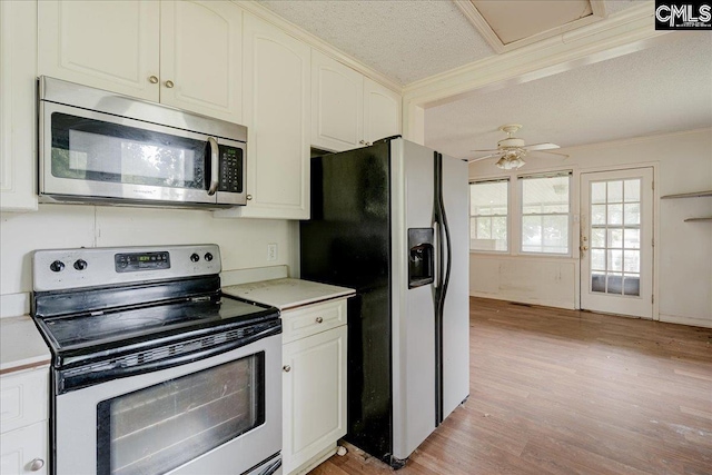 143 Indian Cove Rd, Chapin, SC 29036 - kitchen featuring appliances with stainless steel finishes, light wood-style flooring, a textured ceiling, and light countertops