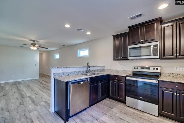 258 Gum Swamp Trl, West Columbia, SC 29169 - kitchen with stainless steel appliances, a ceiling fan, a sink, light wood-style floors, and a peninsula