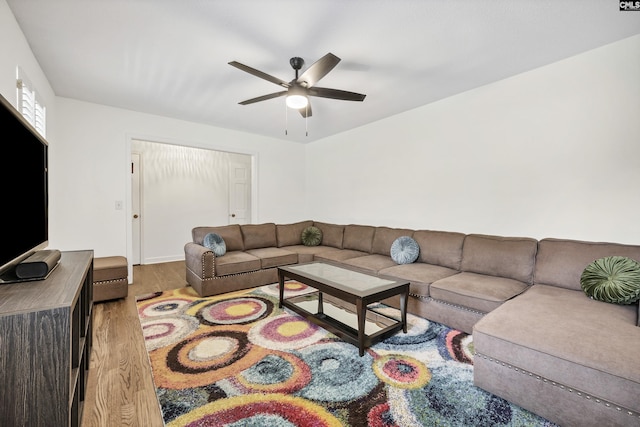 living room featuring light wood-style flooring and ceiling fan